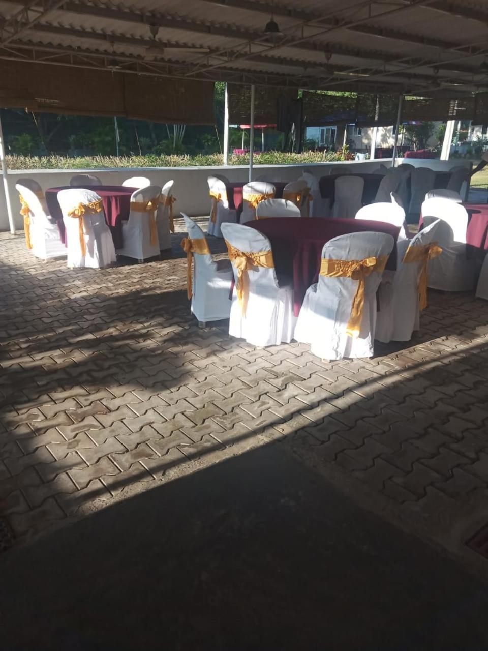 Visaka Hotel - Катарагама Екстериор снимка