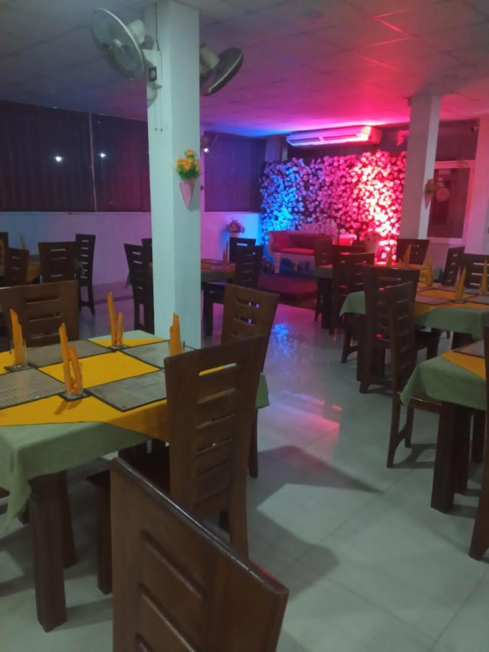 Visaka Hotel - Катарагама Екстериор снимка