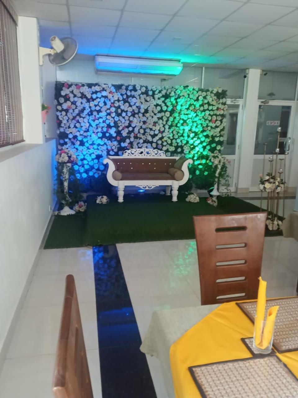 Visaka Hotel - Катарагама Екстериор снимка