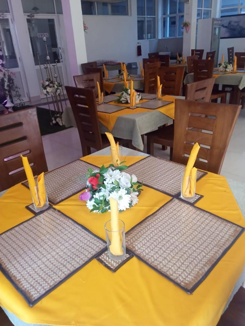 Visaka Hotel - Катарагама Екстериор снимка