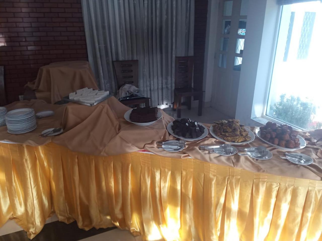 Visaka Hotel - Катарагама Екстериор снимка